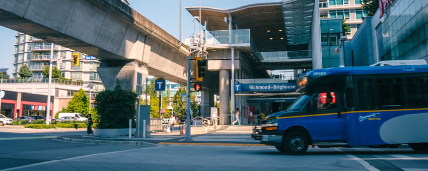 Bus in front of Richmond-Brighouse station