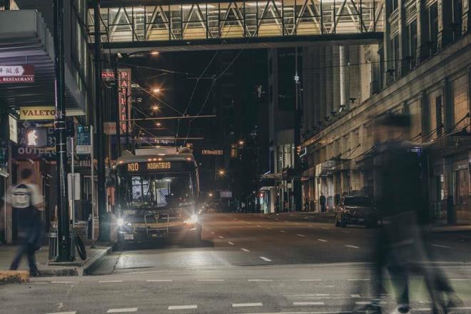 Passengers waiting for the N10 Nightbus downtown