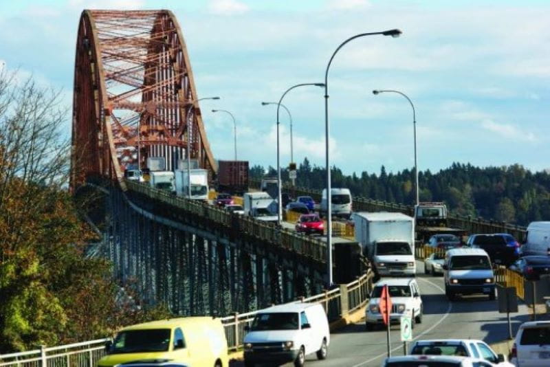 Traffic moving in both directions on Pattullo Bridge