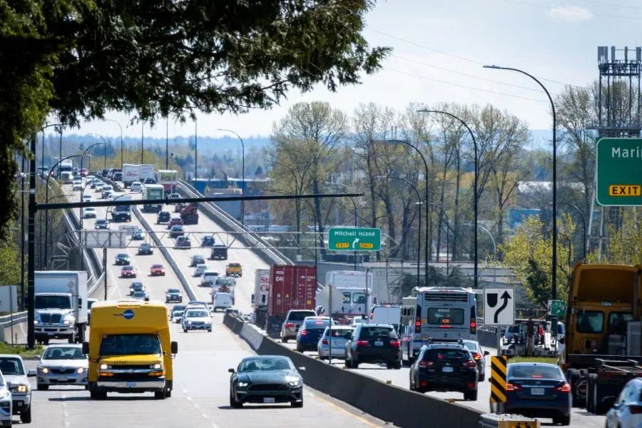 Traffic on Knight Street Bridge looking south
